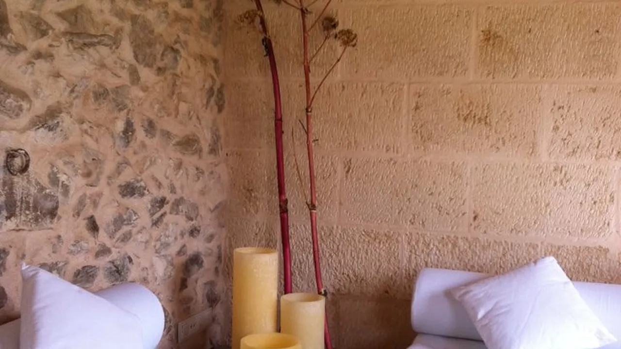 How to Create a Cozy Reading Nook 4 Steps